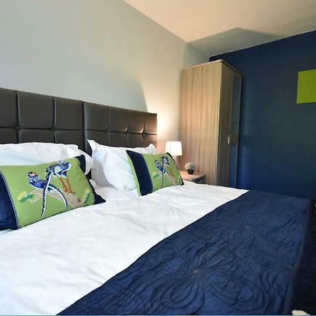 3-Bedroom Comfy Home In 솔리헐 외부 사진