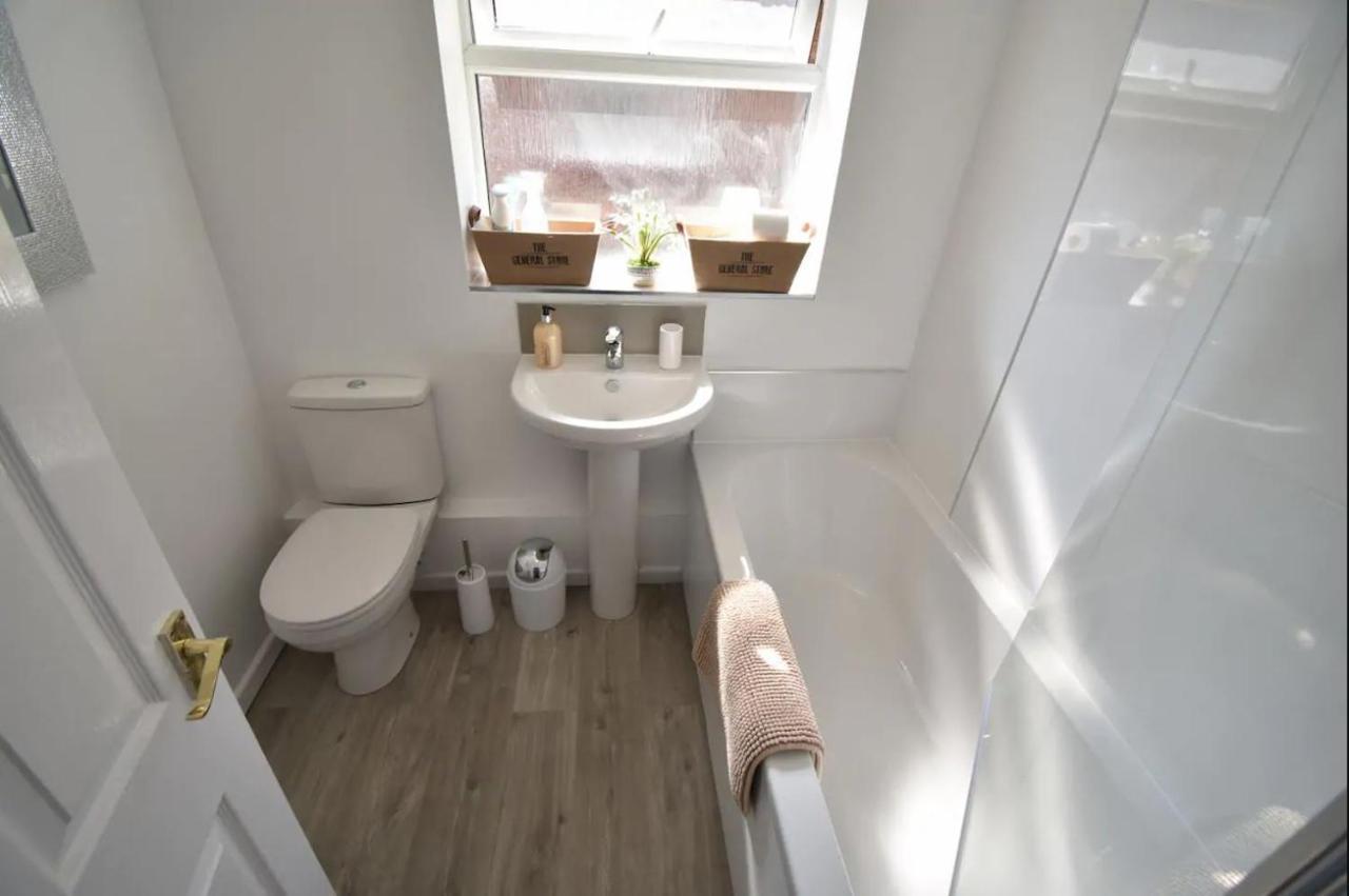 3-Bedroom Comfy Home In 솔리헐 외부 사진